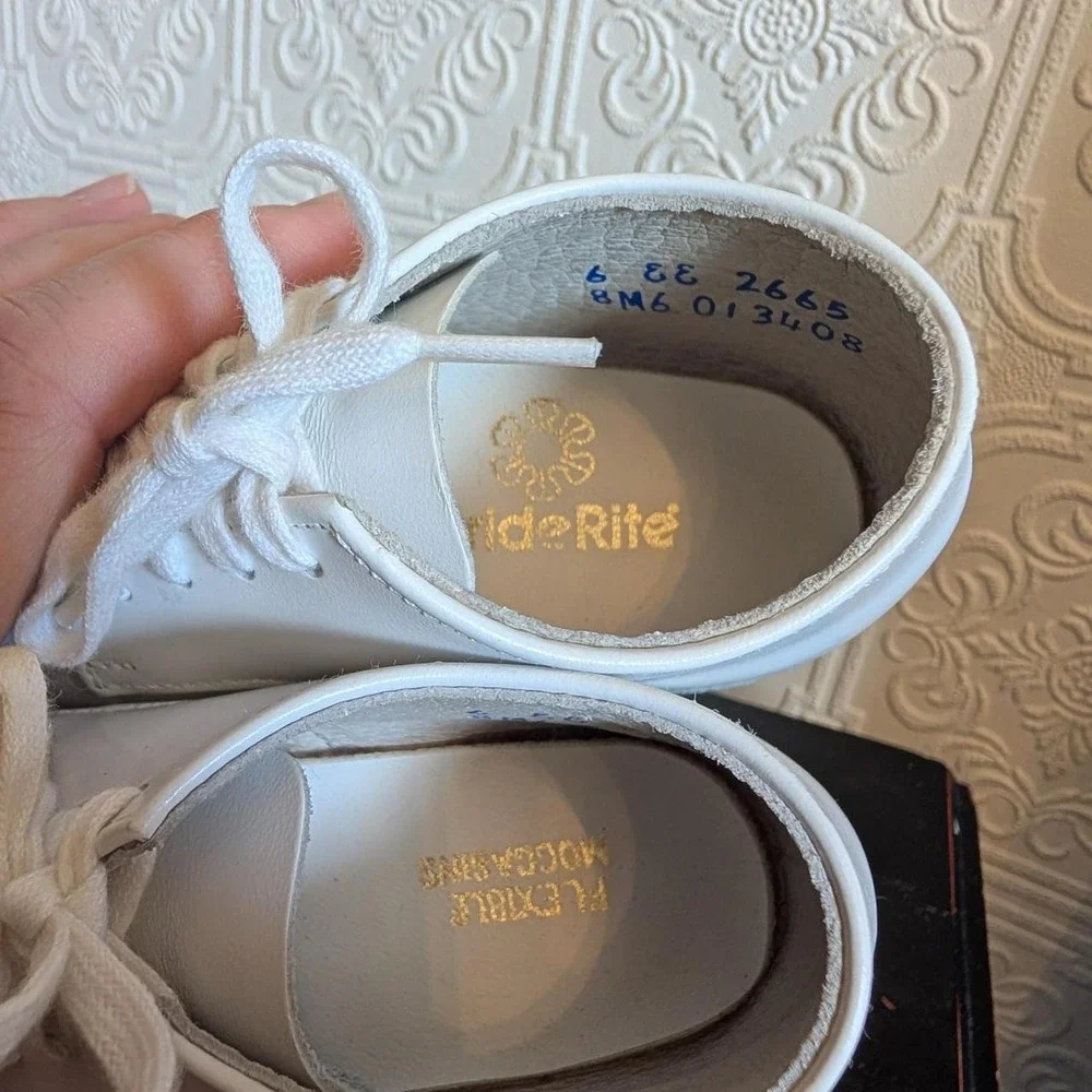 Stride Rite White Flexible Moccasins Sz. 6